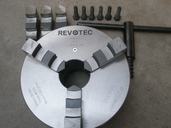 Revotec zelfcentr. 3-klauwplaat 160mm DIN 6350